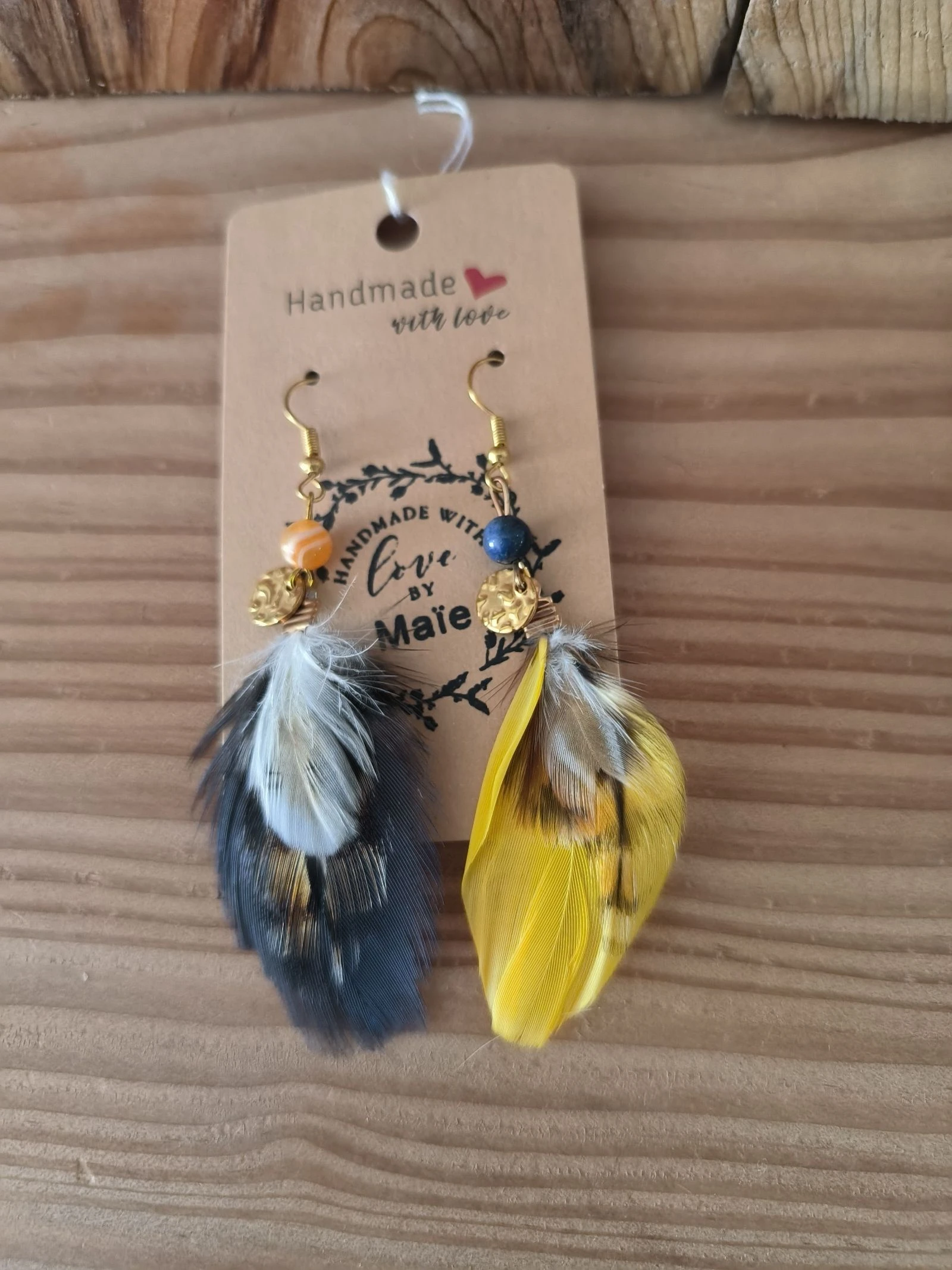 Boucles d'oreilles originales asymétriques en plumes naturelles